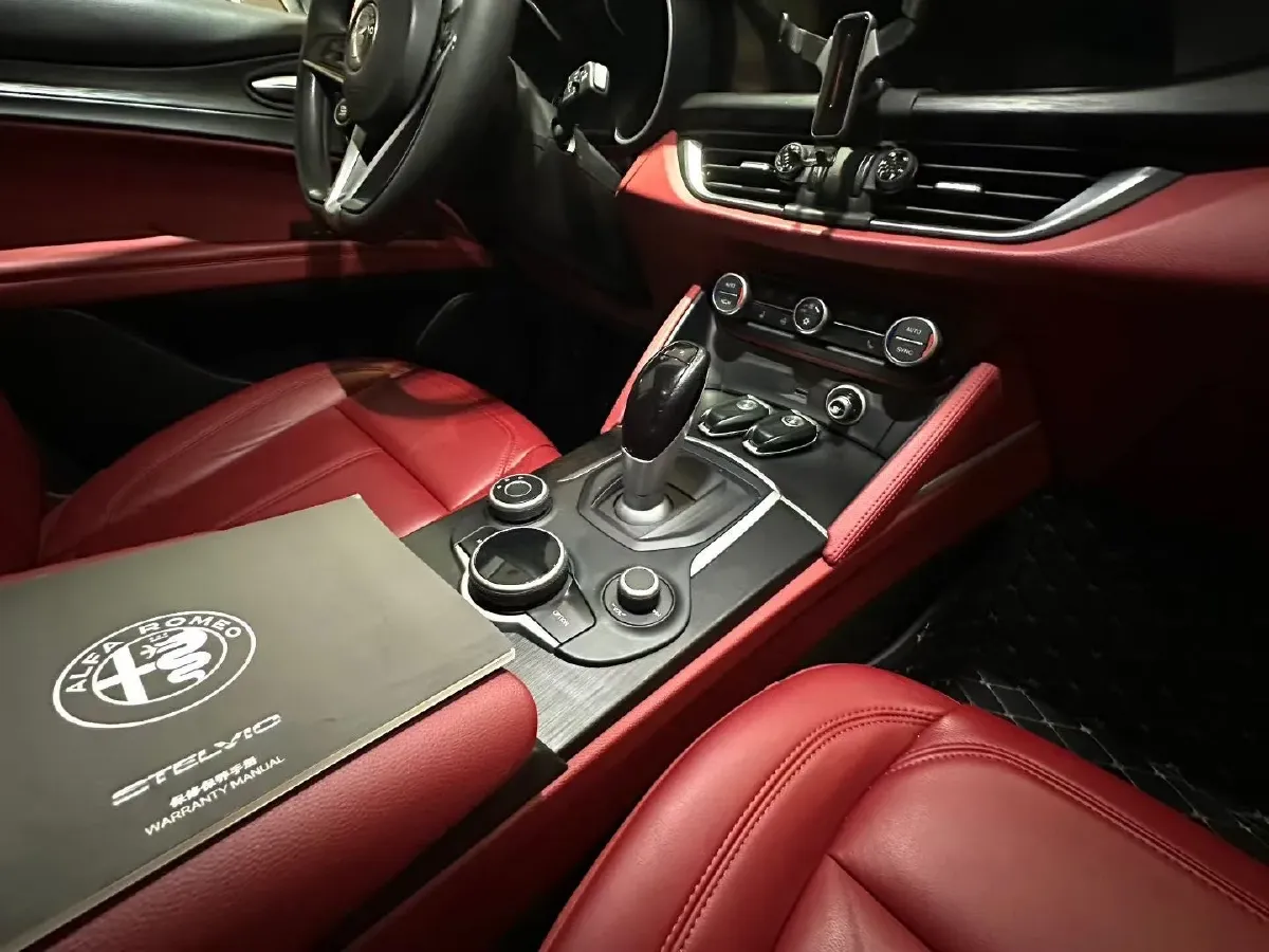 2017 Jaguar XE 2.0T 240HP L4 8AT,autocango,china used car exporter,china ev exporter,chinese used car exporter,chinese used ev exporter