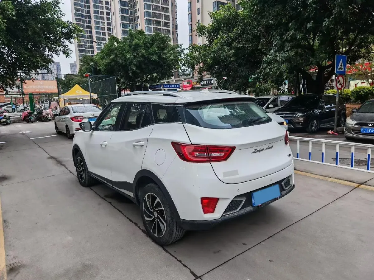 2017 Zotye T300 1.5L 112HP L4 5MT,autocango,china used car exporter,china ev exporter,chinese used car exporter,chinese used ev exporter