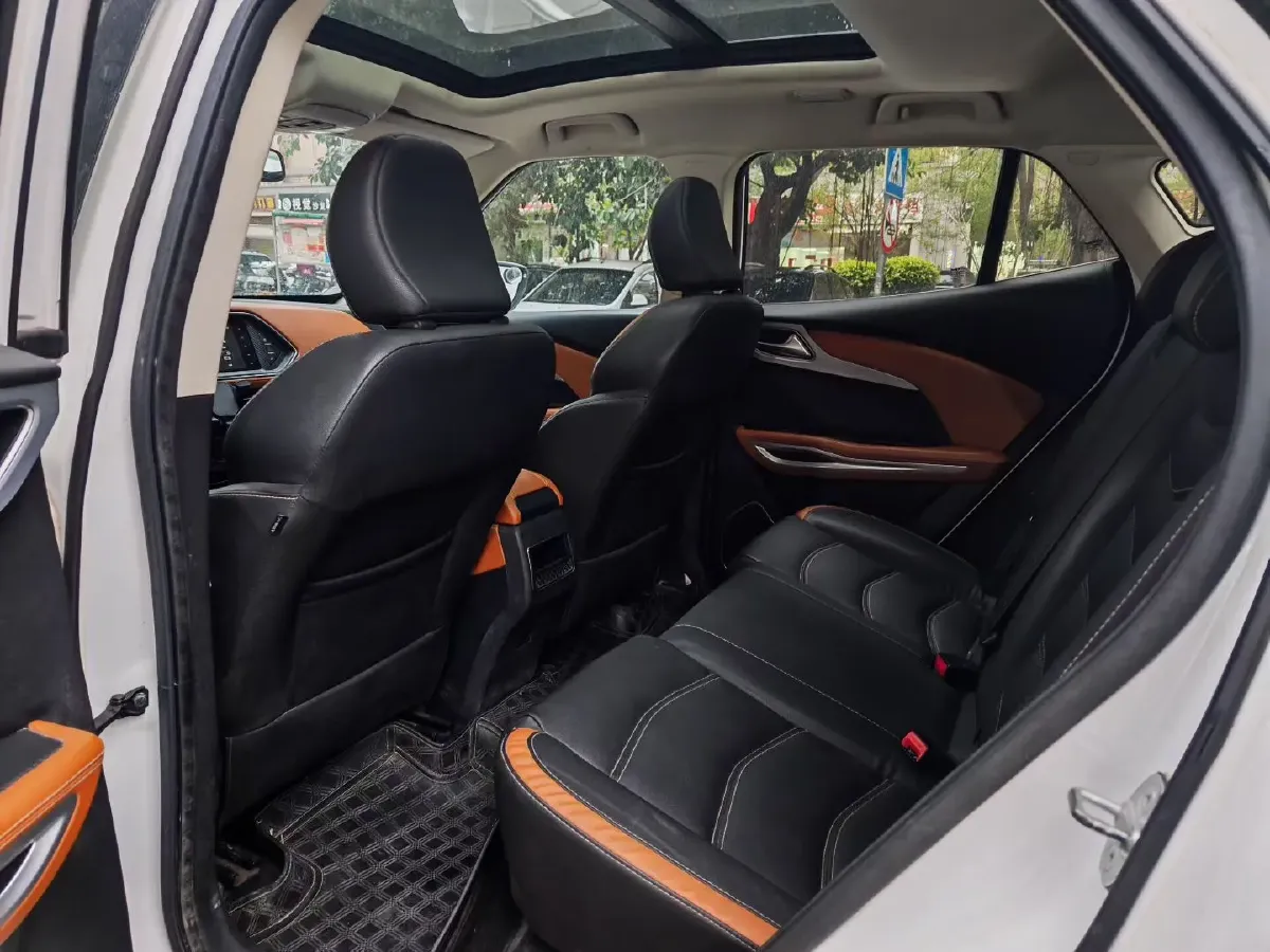 2017 Zotye T300 1.5L 112HP L4 5MT,autocango,china used car exporter,china ev exporter,chinese used car exporter,chinese used ev exporter