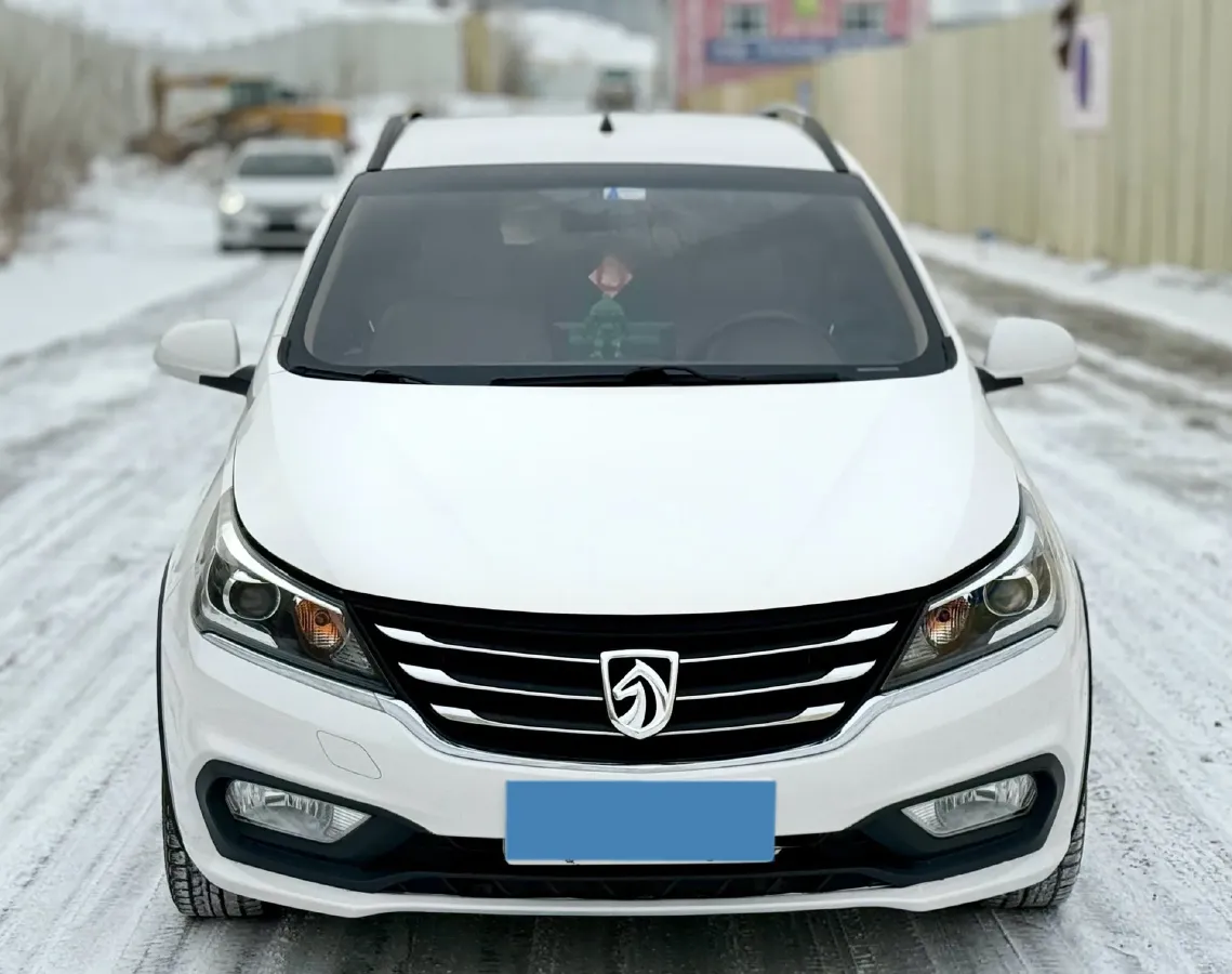 2017 BaoJun 310W 1.5L 112HP L4 6MT,autocango,china used car exporter,china ev exporter,chinese used car exporter,chinese used ev exporter