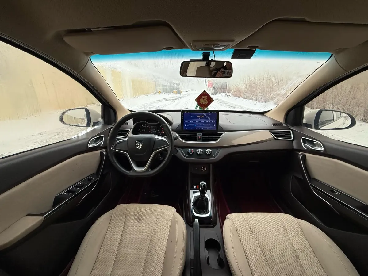 2017 BaoJun 310W 1.5L 112HP L4 6MT,autocango,china used car exporter,china ev exporter,chinese used car exporter,chinese used ev exporter