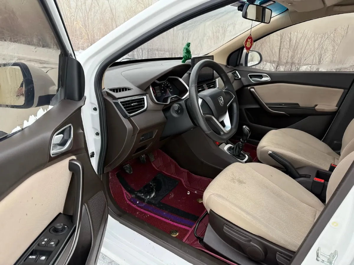 2017 BaoJun 310W 1.5L 112HP L4 6MT,autocango,china used car exporter,china ev exporter,chinese used car exporter,chinese used ev exporter