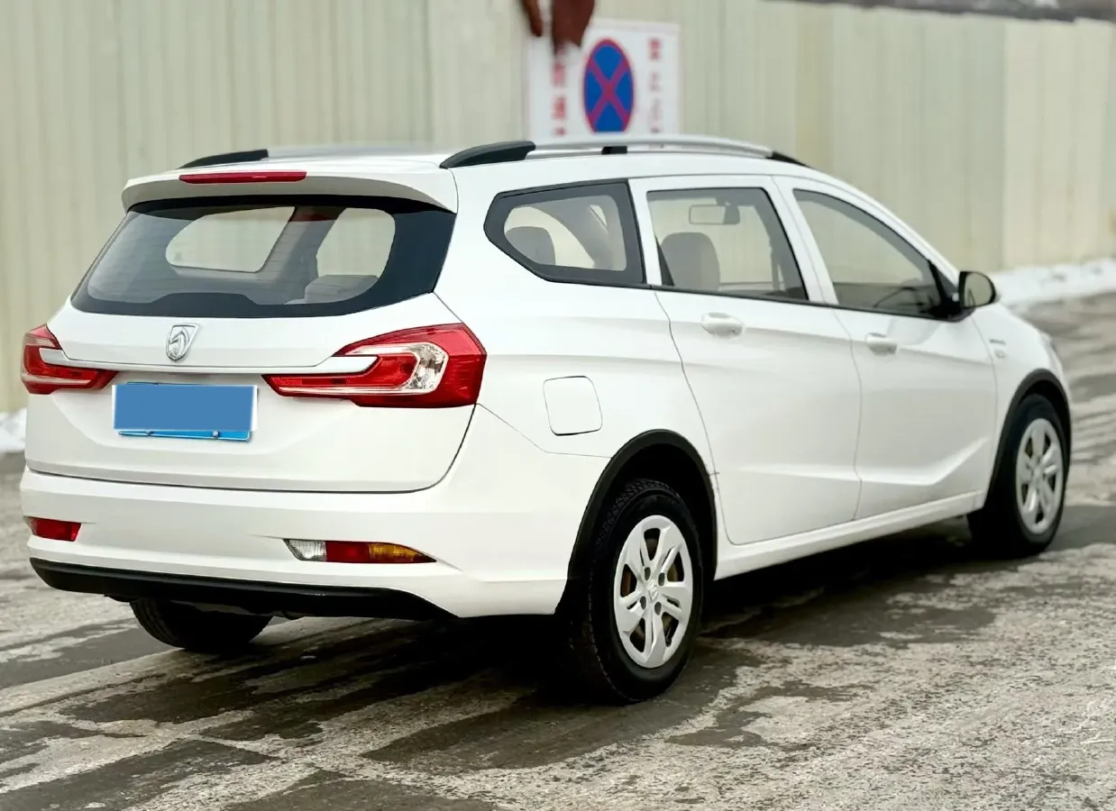 2017 BaoJun 310W 1.5L 112HP L4 6MT,autocango,china used car exporter,china ev exporter,chinese used car exporter,chinese used ev exporter