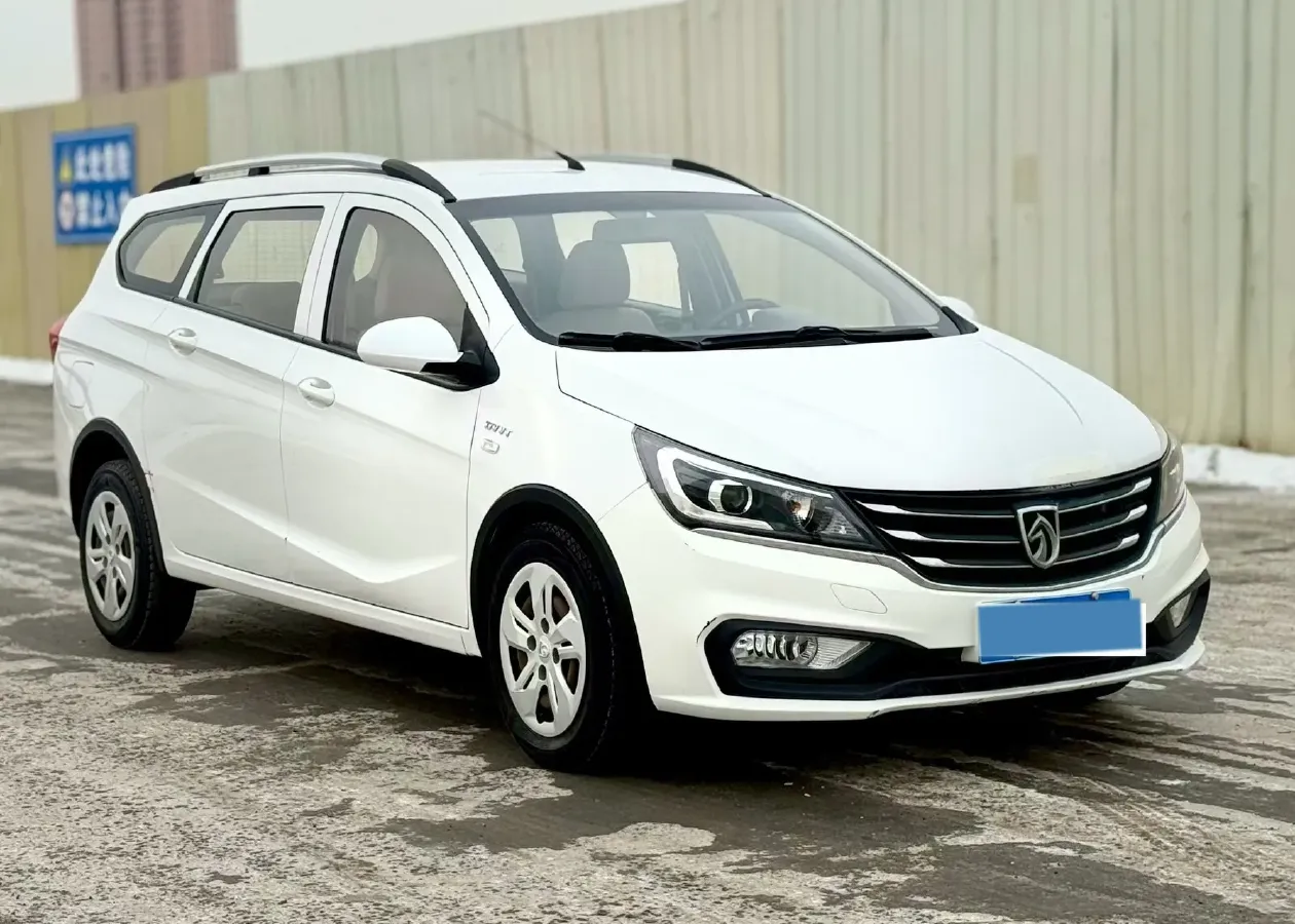 2017 BaoJun 310W 1.5L 112HP L4 6MT,autocango,china used car exporter,china ev exporter,chinese used car exporter,chinese used ev exporter