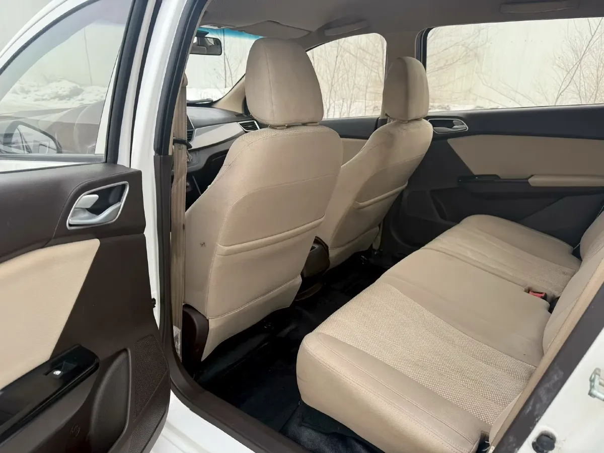 2017 BaoJun 310W 1.5L 112HP L4 6MT,autocango,china used car exporter,china ev exporter,chinese used car exporter,chinese used ev exporter