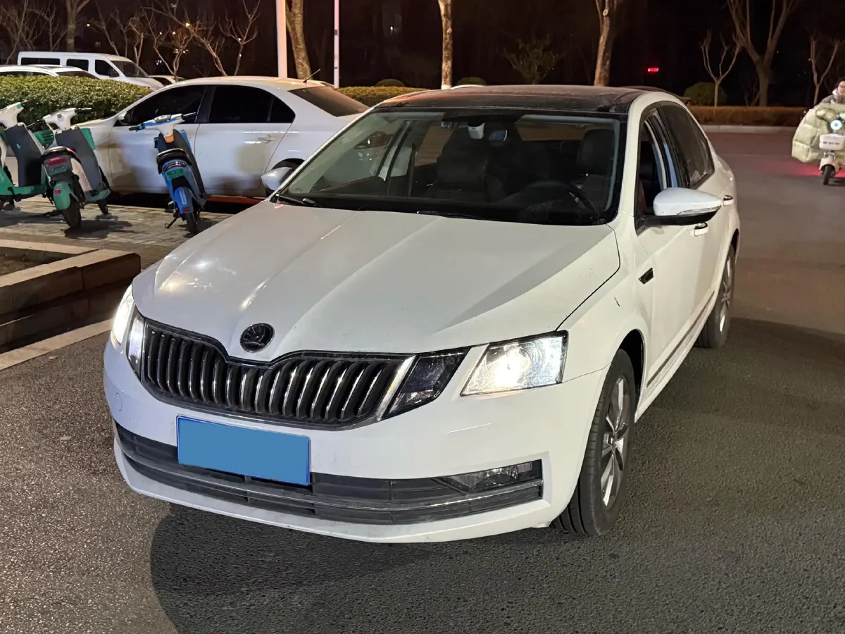 2020 Skoda Octavia 1.5L 113HP L4 6AT,autocango,china used car exporter,china ev exporter,chinese used car exporter,chinese used ev exporter