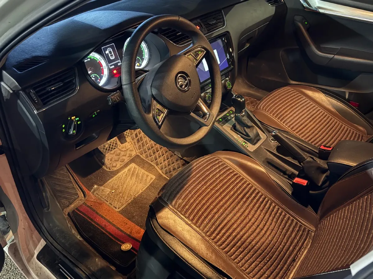 2020 Skoda Octavia 1.5L 113HP L4 6AT,autocango,china used car exporter,china ev exporter,chinese used car exporter,chinese used ev exporter