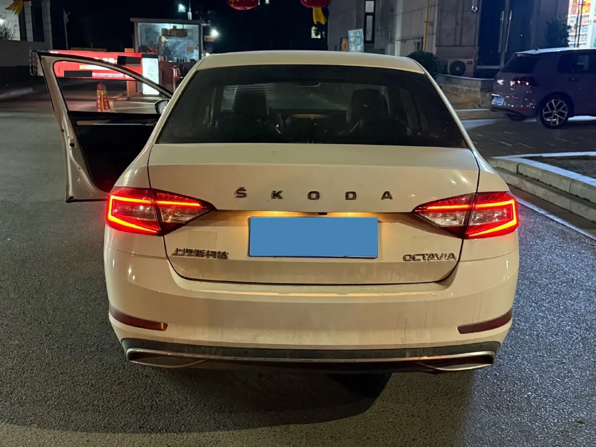2020 Skoda Octavia 1.5L 113HP L4 6AT,autocango,china used car exporter,china ev exporter,chinese used car exporter,chinese used ev exporter