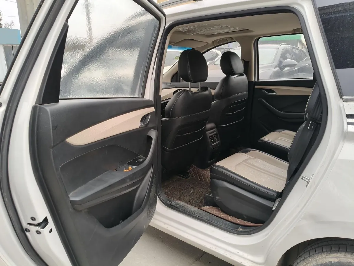 2018 BaoJun 360 1.5L 112HP L4 6MT,autocango,china used car exporter,china ev exporter,chinese used car exporter,chinese used ev exporter