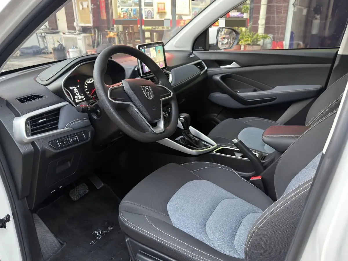 2019 BaoJun 530 1.5T 147HP L4 CVT,autocango,china used car exporter,china ev exporter,chinese used car exporter,chinese used ev exporter