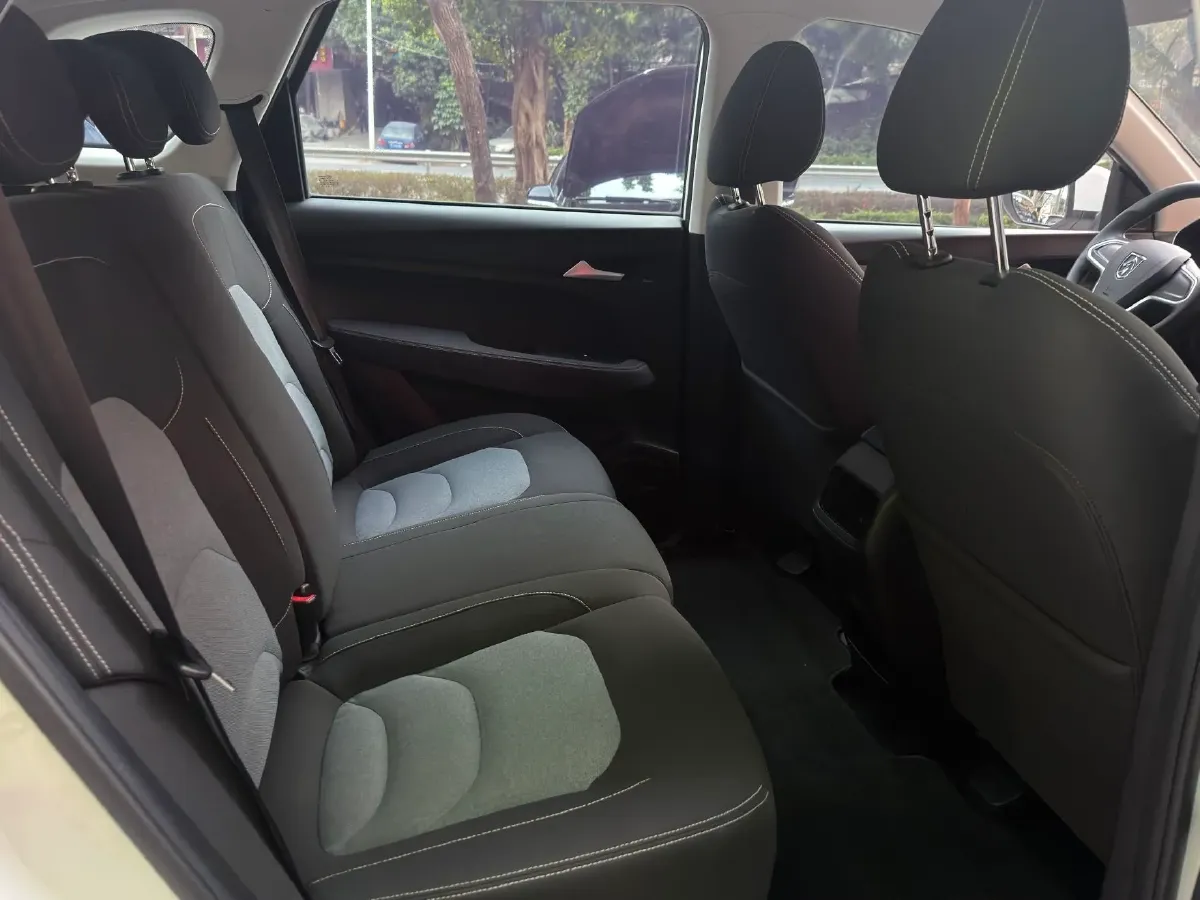 2019 BaoJun 530 1.5T 147HP L4 CVT,autocango,china used car exporter,china ev exporter,chinese used car exporter,chinese used ev exporter