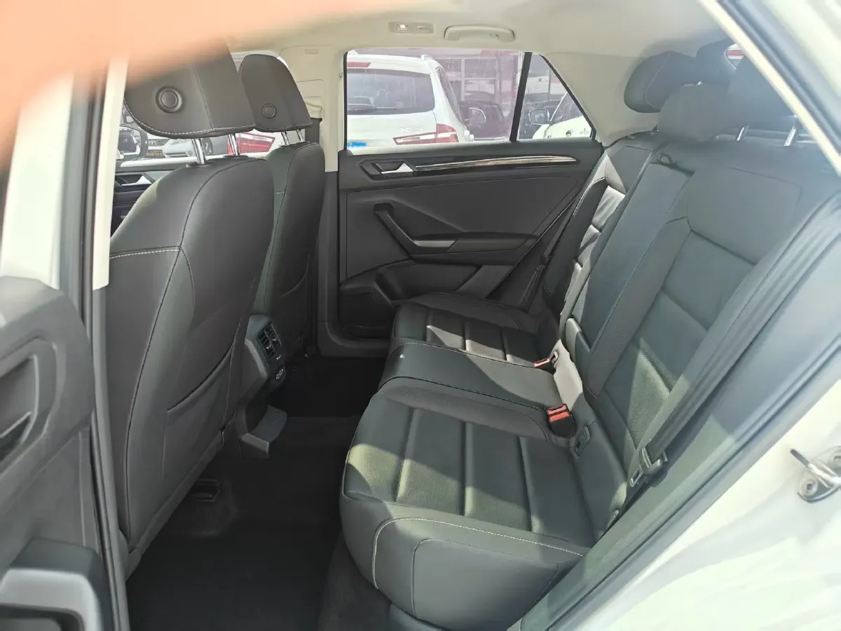 2022 Volkswagen T-Roc 1.4T 150HP L4 7DCT,autocango,china used car exporter,china ev exporter,chinese used car exporter,chinese used ev exporter