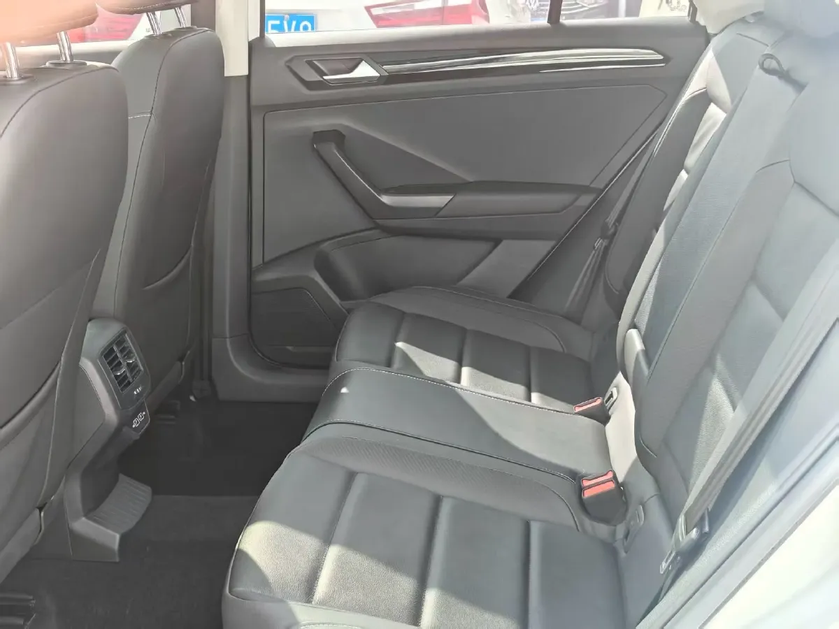 2022 Volkswagen T-Roc 1.4T 150HP L4 7DCT,autocango,china used car exporter,china ev exporter,chinese used car exporter,chinese used ev exporter