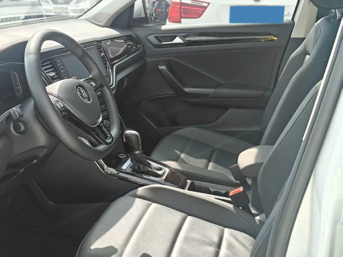 2022 Volkswagen T-Roc 1.4T 150HP L4 7DCT,autocango,china used car exporter,china ev exporter,chinese used car exporter,chinese used ev exporter