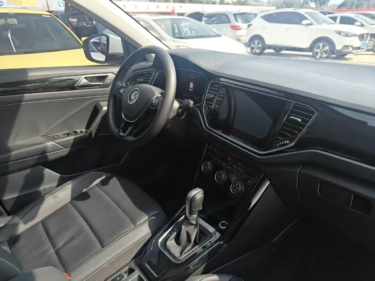 2022 Volkswagen T-Roc 1.4T 150HP L4 7DCT,autocango,china used car exporter,china ev exporter,chinese used car exporter,chinese used ev exporter