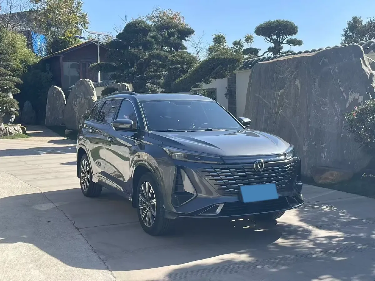 2023 ChangAn CS75 Plus 1.5T 188HP L4 8AT,autocango,china used car exporter,china ev exporter,chinese used car exporter,chinese used ev exporter