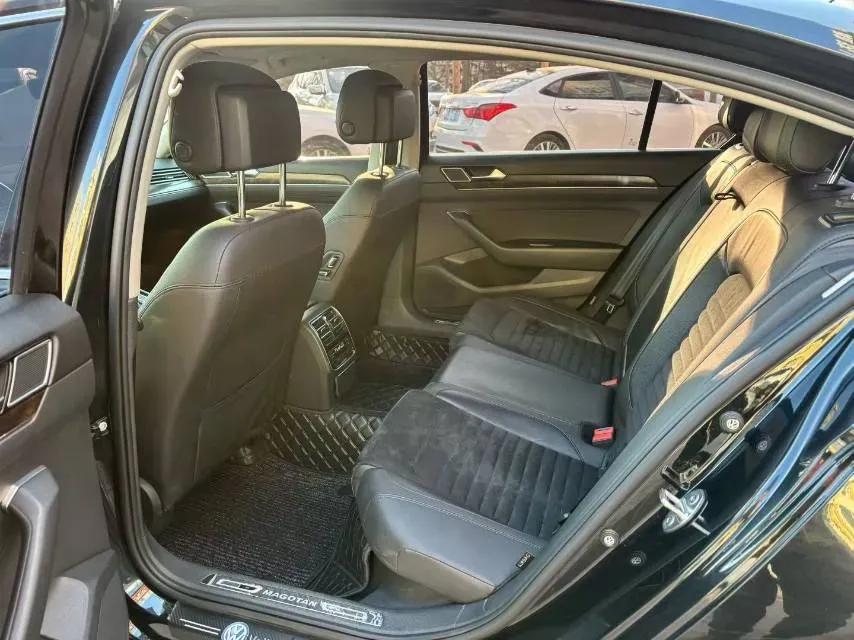 2018 Volkswagen Magotan 1.8T 180HP L4 7DCT,autocango,china used car exporter,china ev exporter,chinese used car exporter,chinese used ev exporter