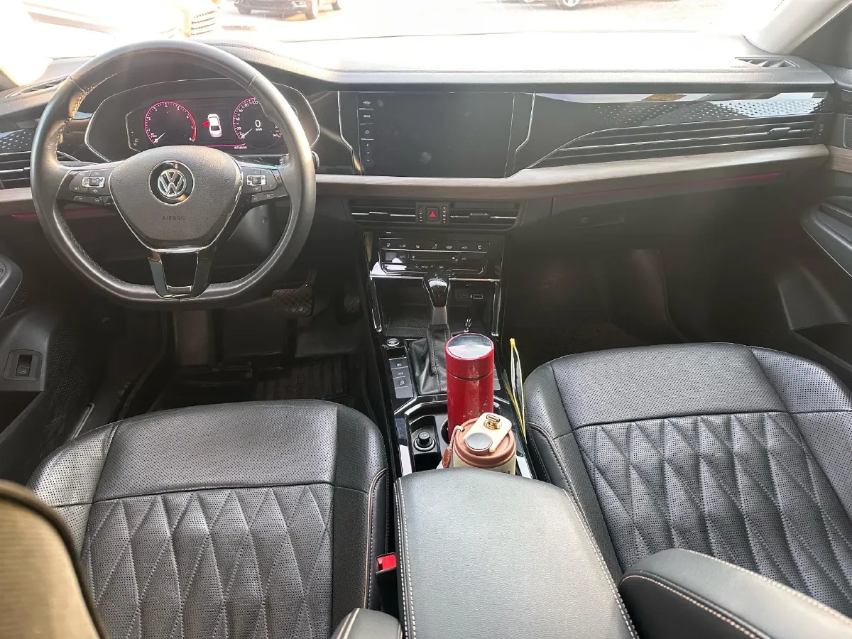 2020 Volkswagen Passat 2.0T 220HP L4 7DCT,autocango,china used car exporter,china ev exporter,chinese used car exporter,chinese used ev exporter