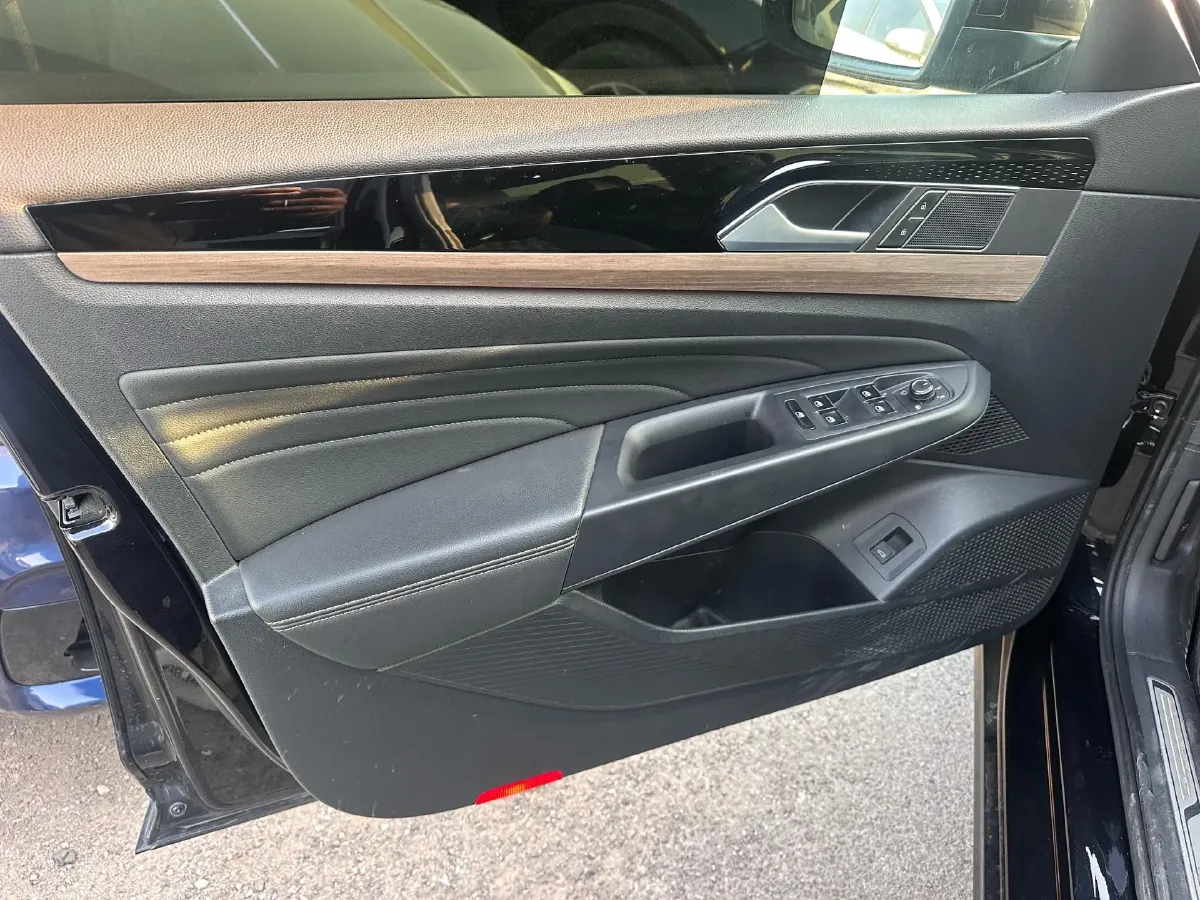 2020 Volkswagen Passat 2.0T 220HP L4 7DCT,autocango,china used car exporter,china ev exporter,chinese used car exporter,chinese used ev exporter