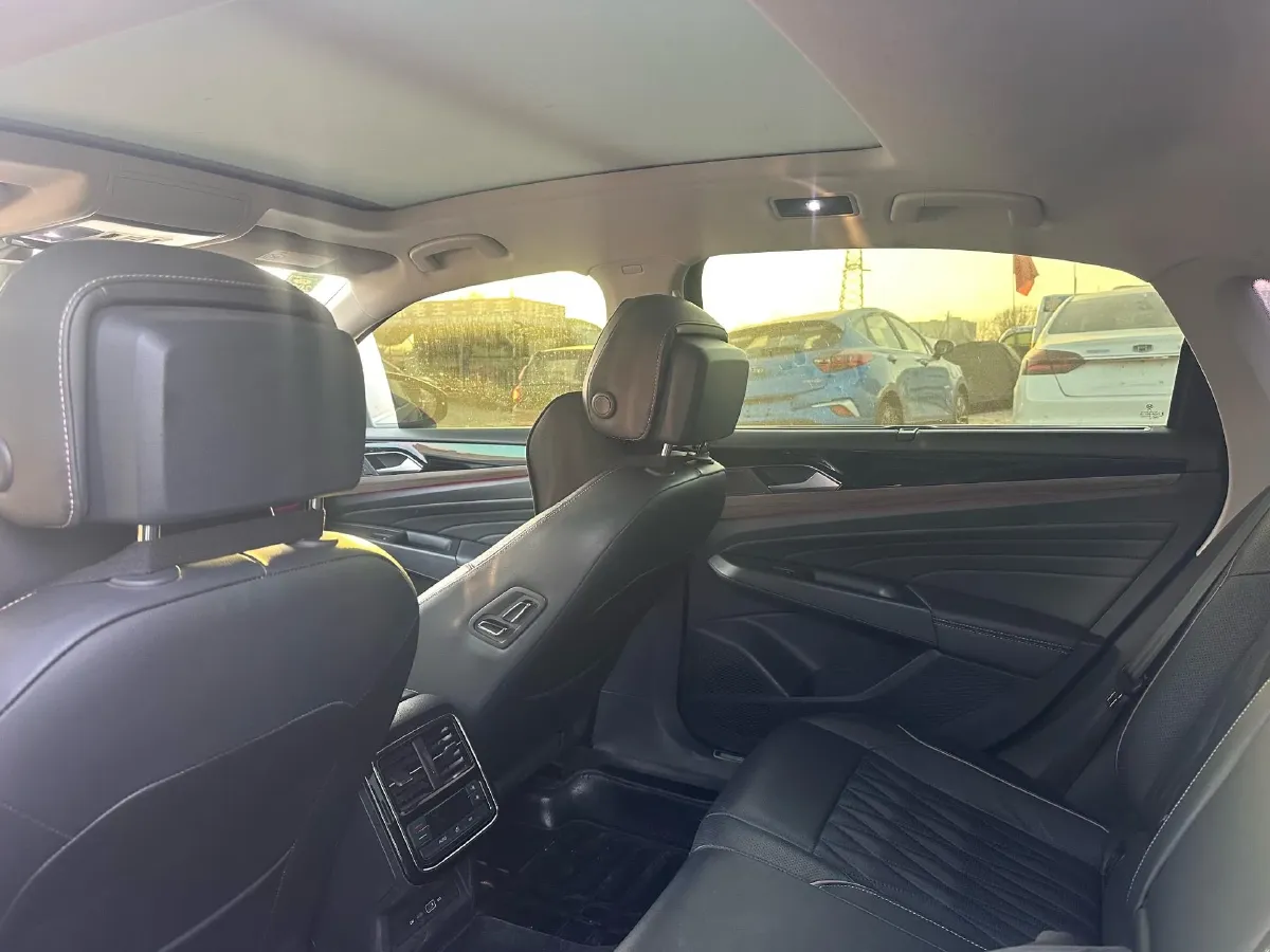 2020 Volkswagen Passat 2.0T 220HP L4 7DCT,autocango,china used car exporter,china ev exporter,chinese used car exporter,chinese used ev exporter