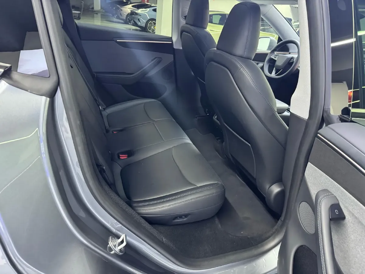 2025 Tesla Model Y BEV 62.5KWH,autocango,china used car exporter,china ev exporter,chinese used car exporter,chinese used ev exporter