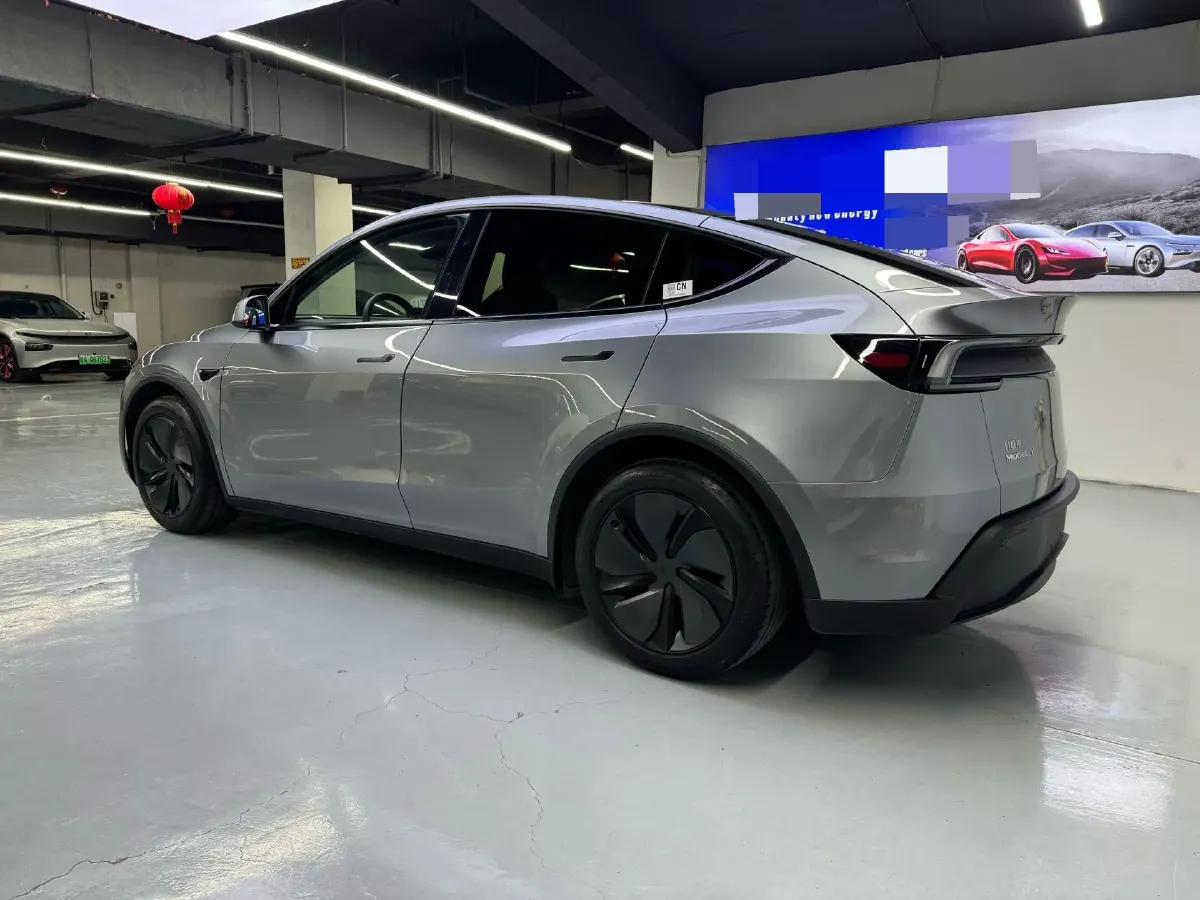 2025 Tesla Model Y BEV 62.5KWH,autocango,china used car exporter,china ev exporter,chinese used car exporter,chinese used ev exporter