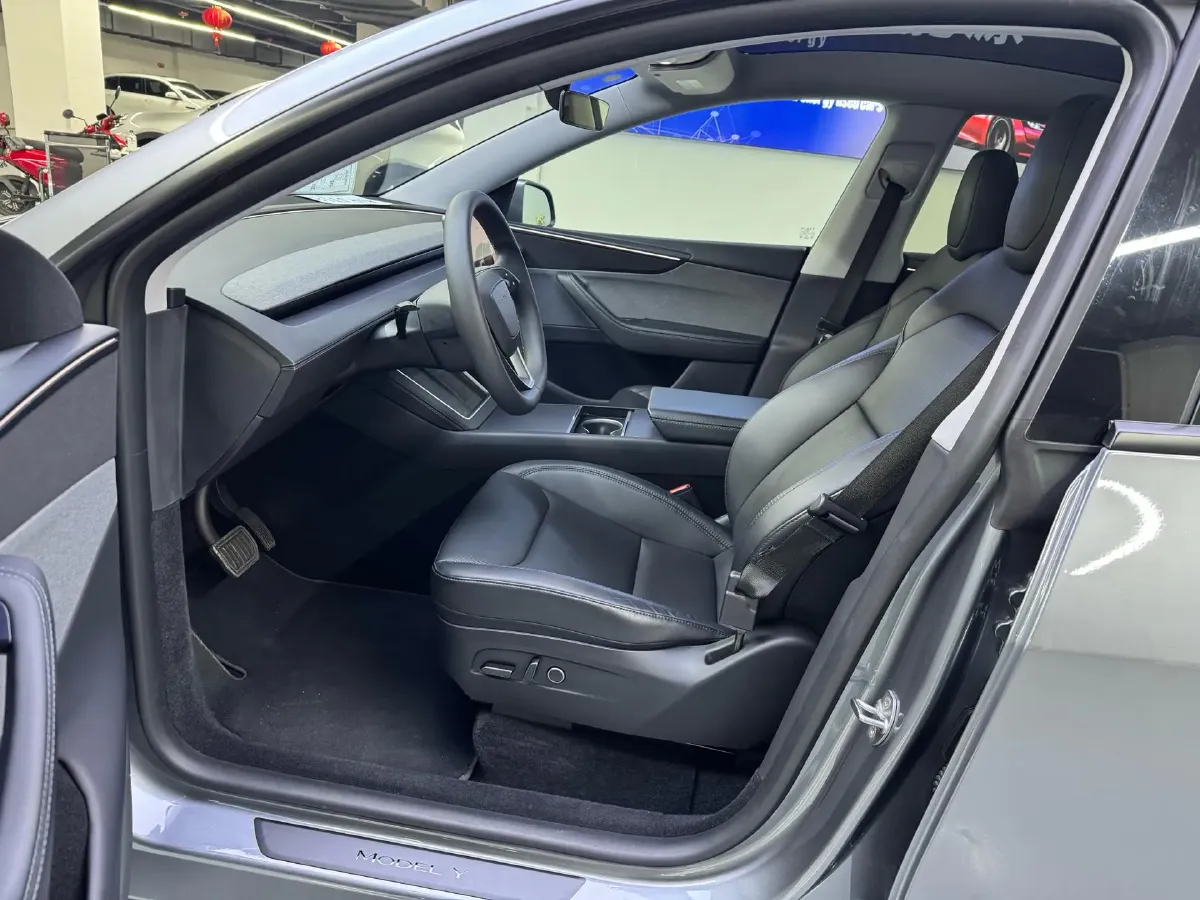 2025 Tesla Model Y BEV 62.5KWH,autocango,china used car exporter,china ev exporter,chinese used car exporter,chinese used ev exporter