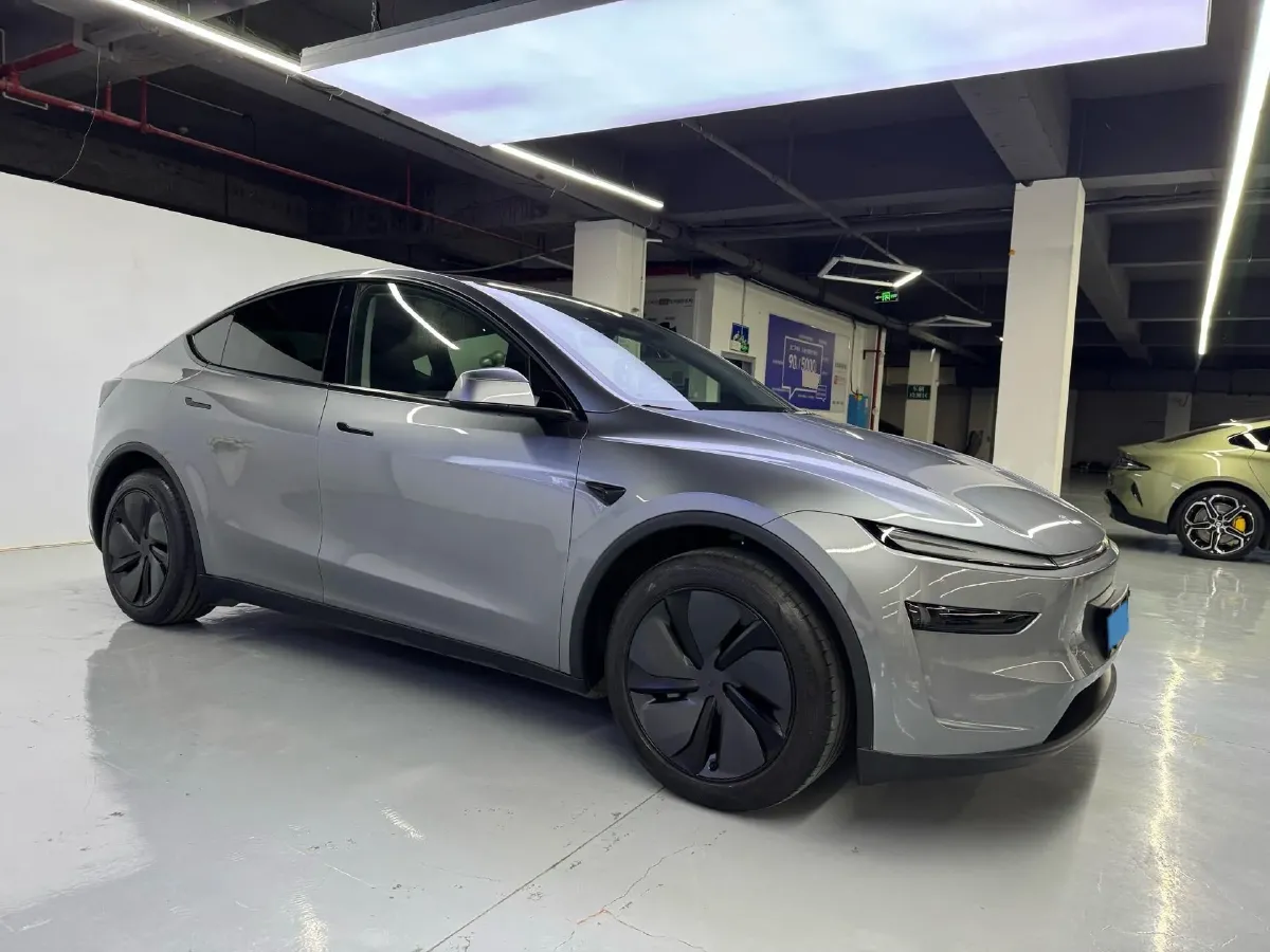 2025 Tesla Model Y BEV 62.5KWH,autocango,china used car exporter,china ev exporter,chinese used car exporter,chinese used ev exporter