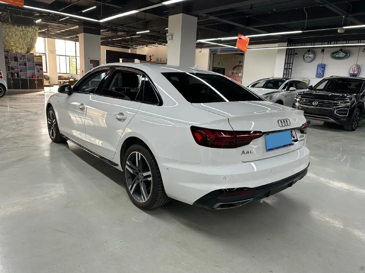 2022 Audi A4L 2.0T 190HP L4 7DCT,autocango,china used car exporter,china ev exporter,chinese used car exporter,chinese used ev exporter