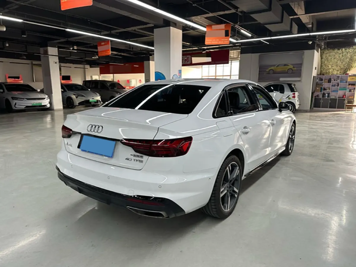 2022 Audi A4L 2.0T 190HP L4 7DCT,autocango,china used car exporter,china ev exporter,chinese used car exporter,chinese used ev exporter