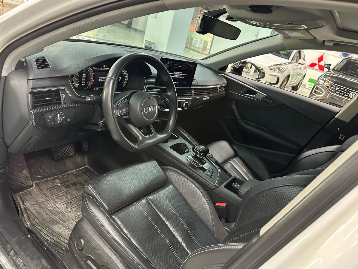 2022 Audi A4L 2.0T 190HP L4 7DCT,autocango,china used car exporter,china ev exporter,chinese used car exporter,chinese used ev exporter