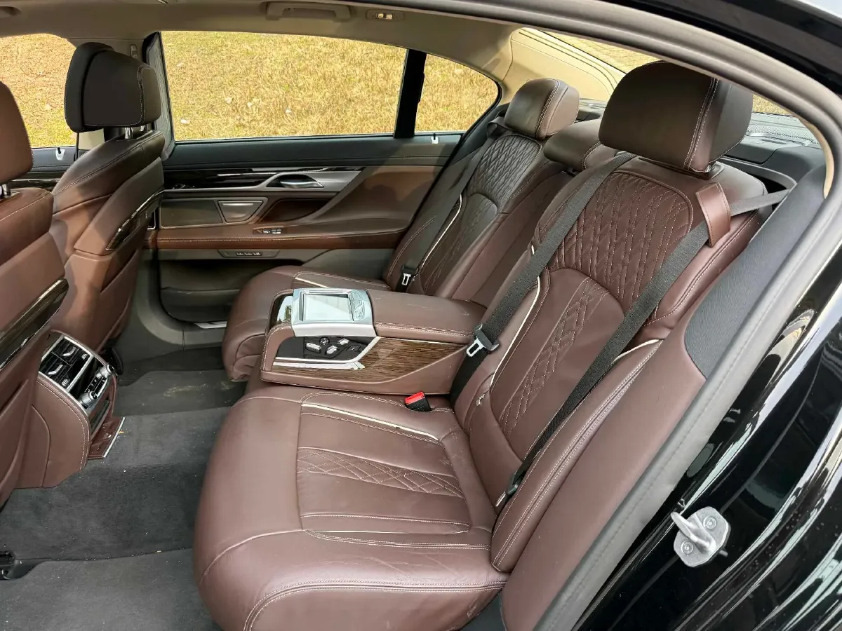 2021 BMW 7 Series 2.0T 265HP L4 8AT,autocango,china used car exporter,china ev exporter,chinese used car exporter,chinese used ev exporter
