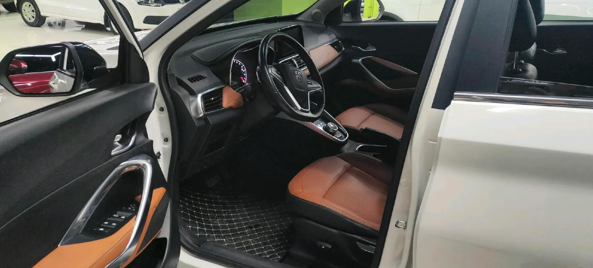 2017 HaiMa S5 Young Edition 1.6L 122HP L4 5MT,autocango,china used car exporter,china ev exporter,chinese used car exporter,chinese used ev exporter