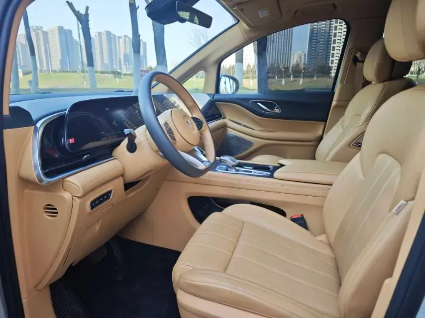 2024 Voyah Dream 1.5T 150HP L4 PHEV 43KWH,autocango,china used car exporter,china ev exporter,chinese used car exporter,chinese used ev exporter