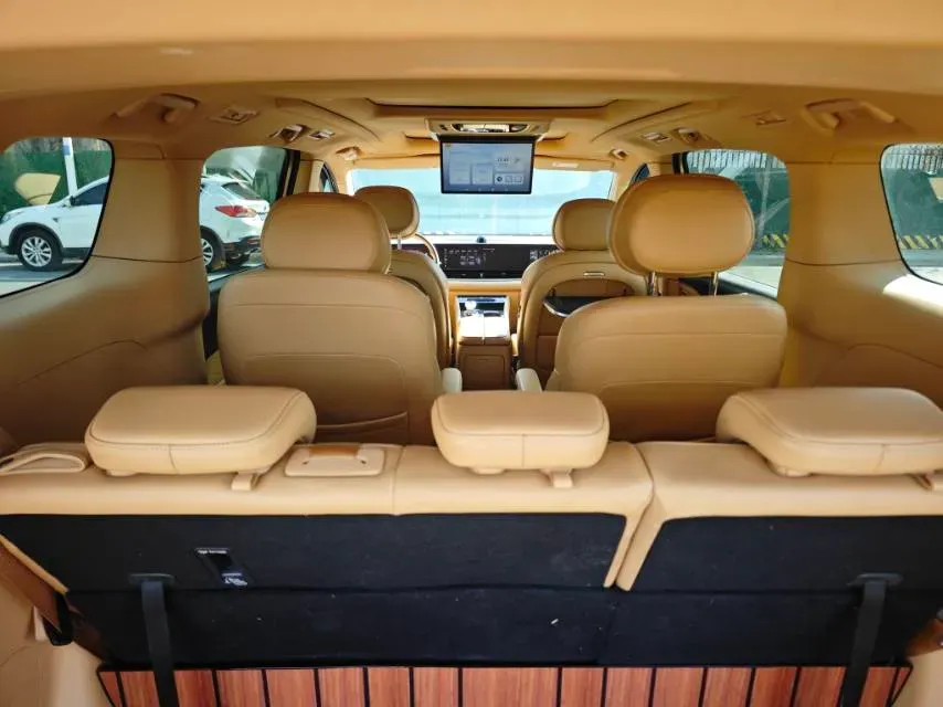 2024 Voyah Dream 1.5T 150HP L4 PHEV 43KWH,autocango,china used car exporter,china ev exporter,chinese used car exporter,chinese used ev exporter