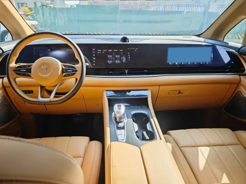 2024 Voyah Dream 1.5T 150HP L4 PHEV 43KWH,autocango,china used car exporter,china ev exporter,chinese used car exporter,chinese used ev exporter