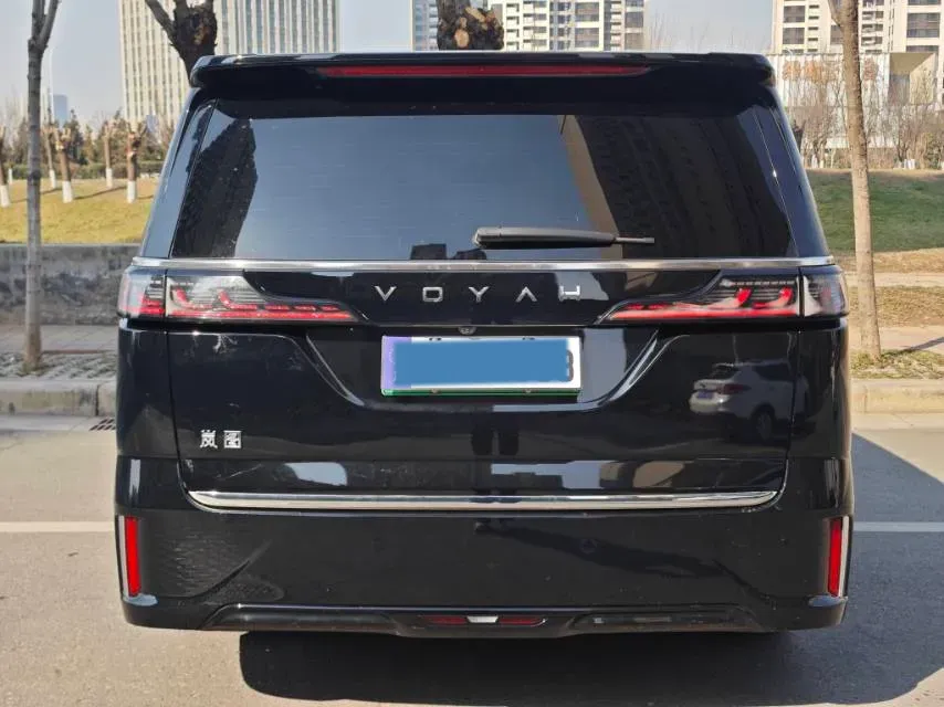 2024 Voyah Dream 1.5T 150HP L4 PHEV 43KWH,autocango,china used car exporter,china ev exporter,chinese used car exporter,chinese used ev exporter