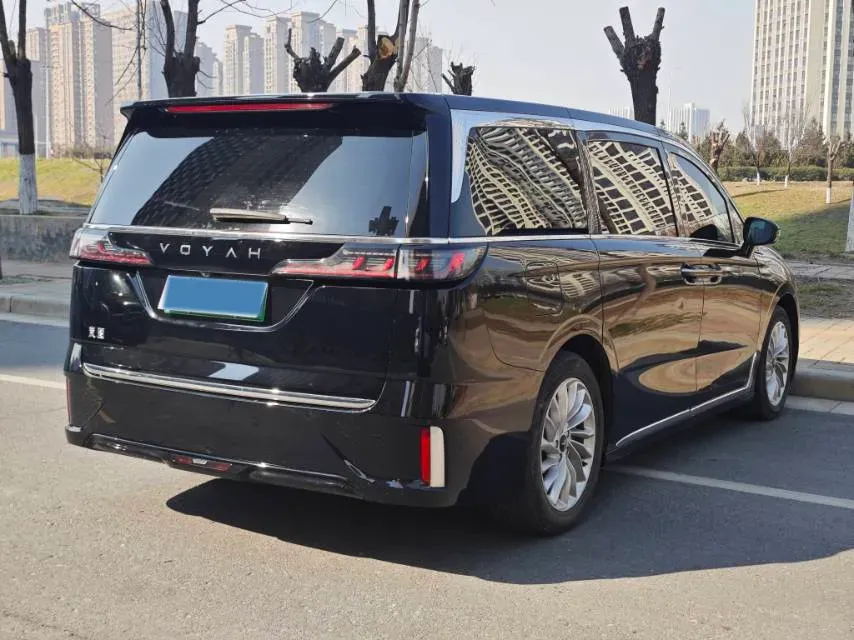 2024 Voyah Dream 1.5T 150HP L4 PHEV 43KWH,autocango,china used car exporter,china ev exporter,chinese used car exporter,chinese used ev exporter