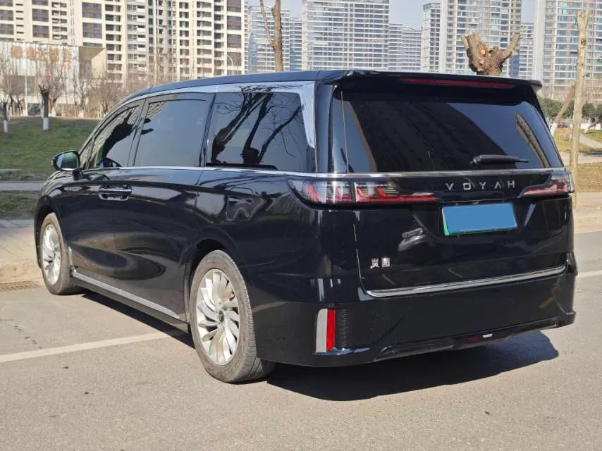 2024 Voyah Dream 1.5T 150HP L4 PHEV 43KWH,autocango,china used car exporter,china ev exporter,chinese used car exporter,chinese used ev exporter