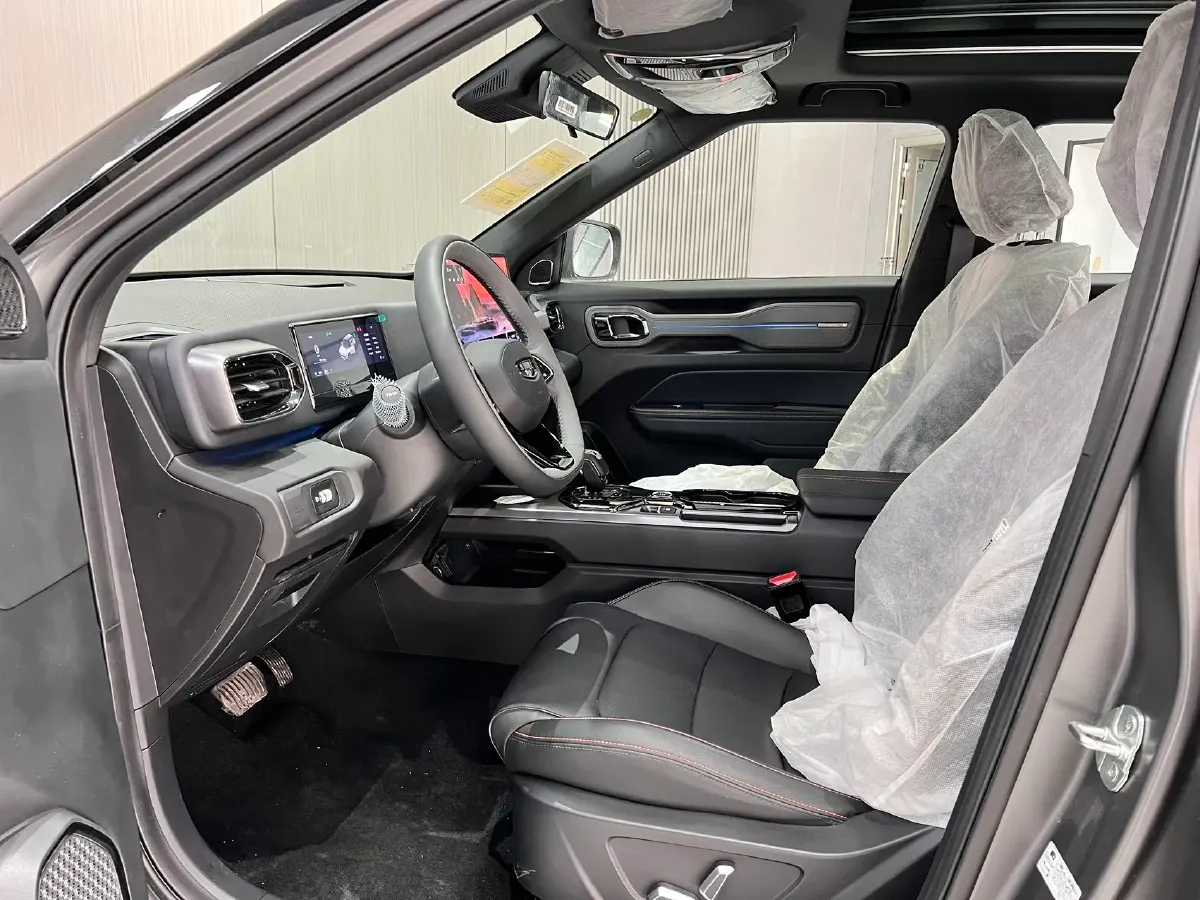 2025 Geely Cowboy 1.5T 181HP L4 7DCT,autocango,china used car exporter,china ev exporter,chinese used car exporter,chinese used ev exporter