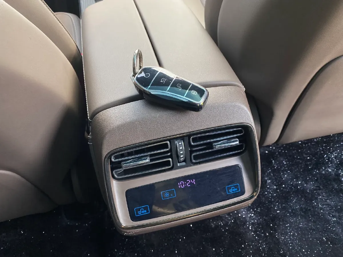 2022 Volkswagen Tiguan L 2.0T 186HP L4 7DCT,autocango,china used car exporter,china ev exporter,chinese used car exporter,chinese used ev exporter