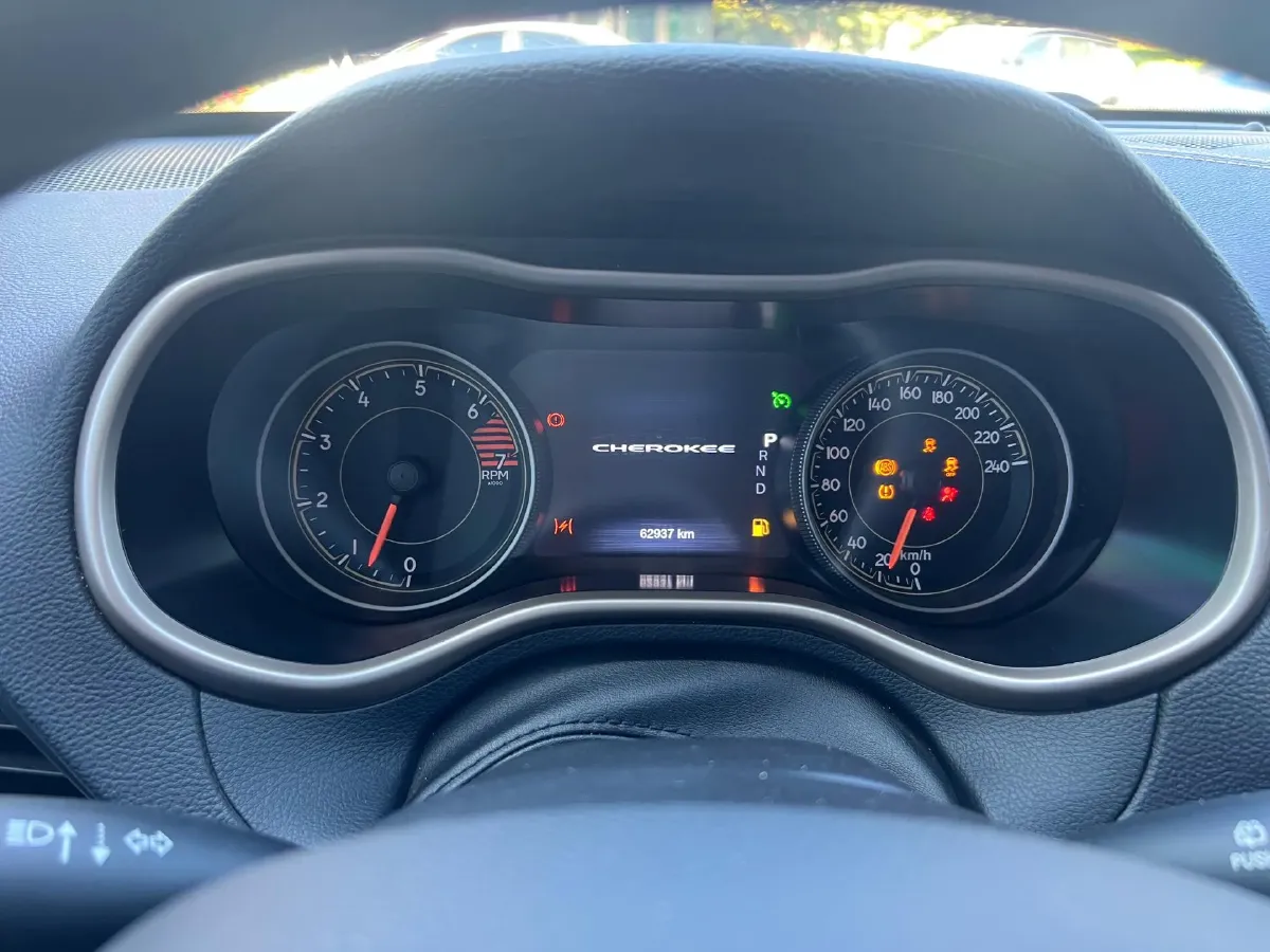 2017 Jeep Cherokee 2.4L 175HP L4 9AT,autocango,china used car exporter,china ev exporter,chinese used car exporter,chinese used ev exporter