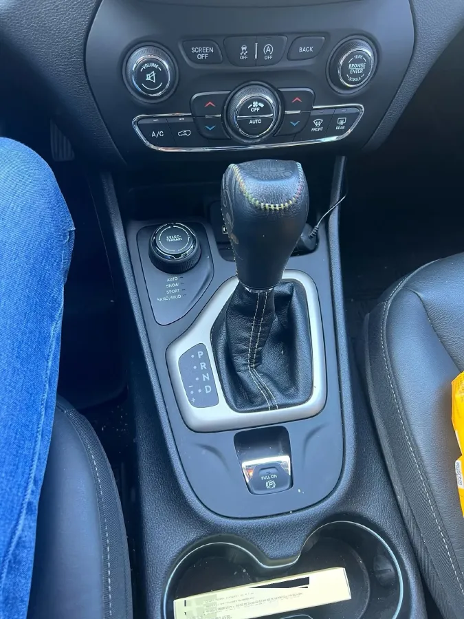 2017 Jeep Cherokee 2.4L 175HP L4 9AT,autocango,china used car exporter,china ev exporter,chinese used car exporter,chinese used ev exporter