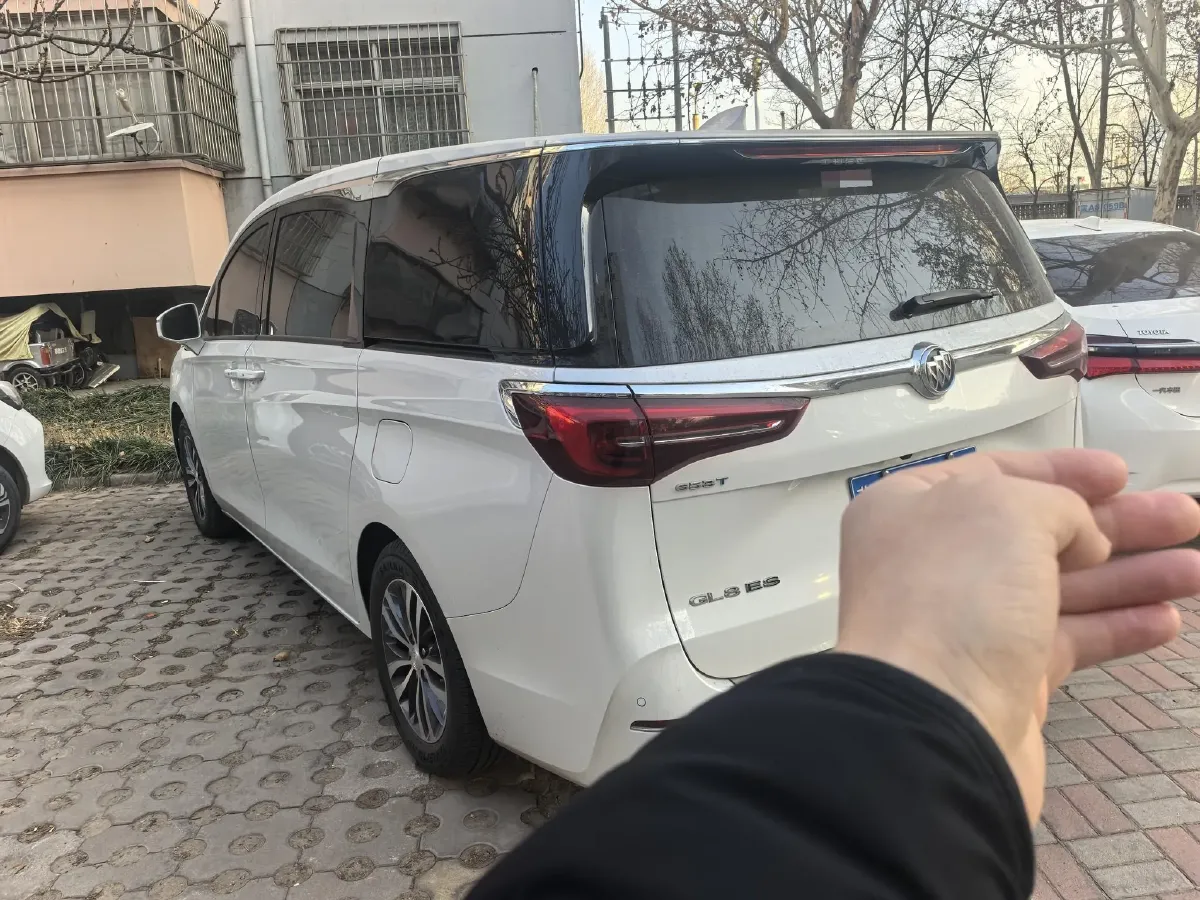 2022 Buick GL8 2.0T 237HP L4 9AT,autocango,china used car exporter,china ev exporter,chinese used car exporter,chinese used ev exporter