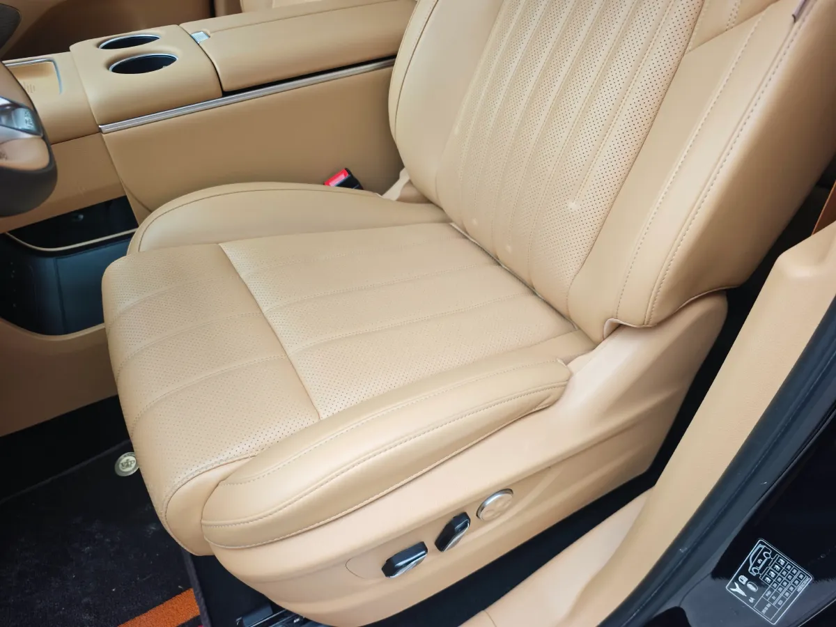 2025 Voyah Dream 1.5T 150HP L4 PHEV 41.7KWH,autocango,china used car exporter,china ev exporter,chinese used car exporter,chinese used ev exporter