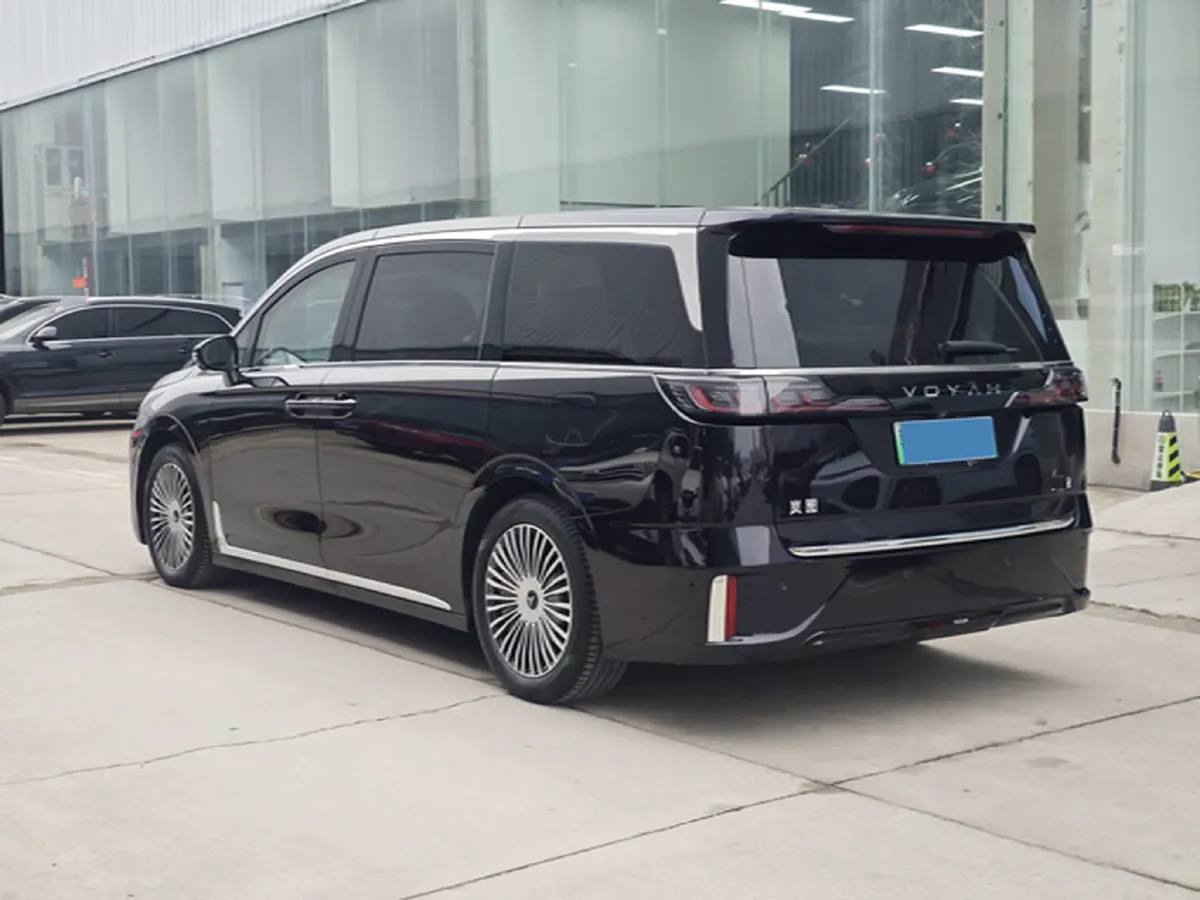 2025 Voyah Dream 1.5T 150HP L4 PHEV 41.7KWH,autocango,china used car exporter,china ev exporter,chinese used car exporter,chinese used ev exporter