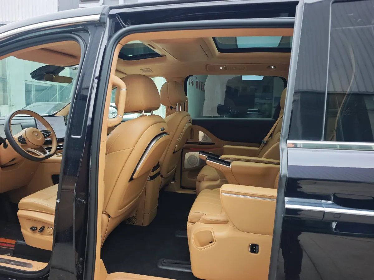 2025 Voyah Dream 1.5T 150HP L4 PHEV 41.7KWH,autocango,china used car exporter,china ev exporter,chinese used car exporter,chinese used ev exporter