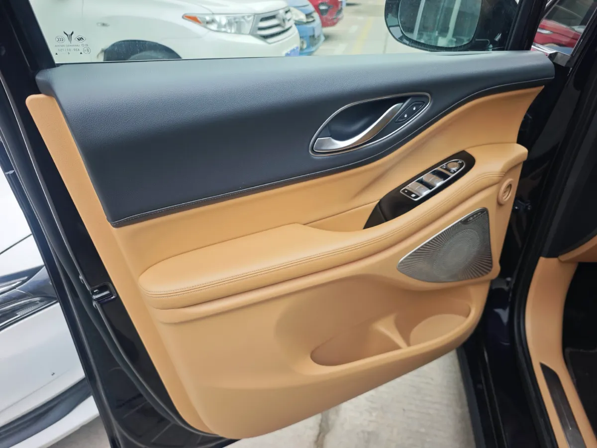 2025 Voyah Dream 1.5T 150HP L4 PHEV 41.7KWH,autocango,china used car exporter,china ev exporter,chinese used car exporter,chinese used ev exporter