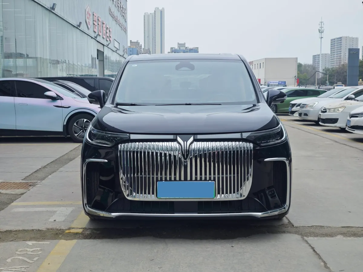 2025 Voyah Dream 1.5T 150HP L4 PHEV 41.7KWH,autocango,china used car exporter,china ev exporter,chinese used car exporter,chinese used ev exporter