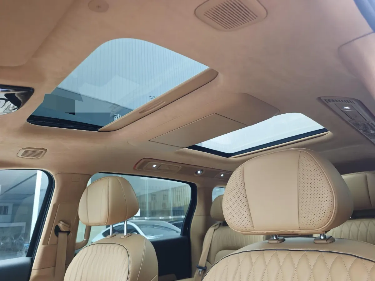 2025 Voyah Dream 1.5T 150HP L4 PHEV 41.7KWH,autocango,china used car exporter,china ev exporter,chinese used car exporter,chinese used ev exporter